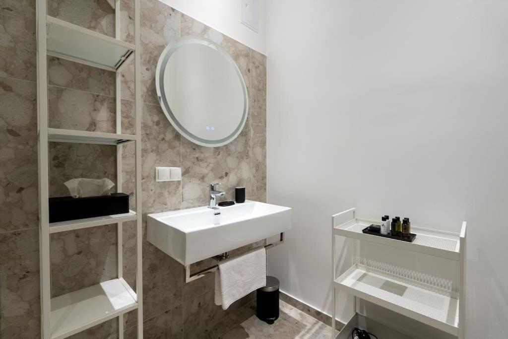 Artful 1Br Suite, City Nearby By Hm Bécs Kültér fotó