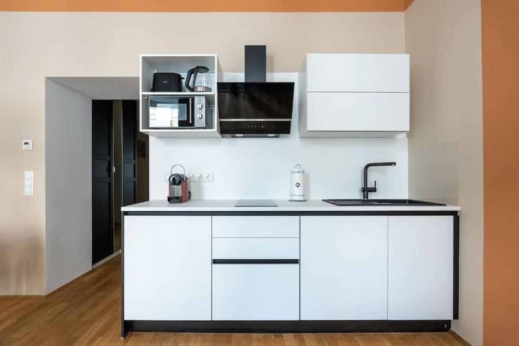 Artful 1Br Suite, City Nearby By Hm Bécs Kültér fotó